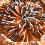 Простий і ароматний яблучний пиріг: бюджетний десерт, який вдасться кожному