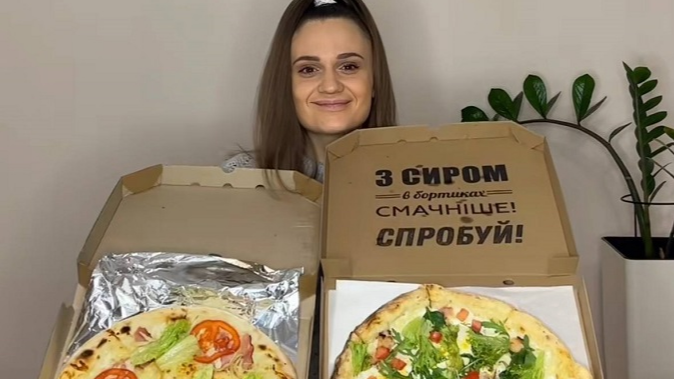 Лучанка влаштувала «битву» піц з двох популярних закладів міста. Відео 