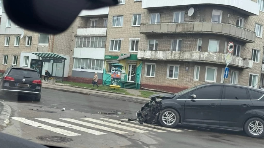 У місті на Волині два легковика не поділили дорогу