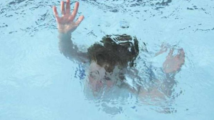 Намагалися реанімувати сусіди і медики: на Рівненщині у надувному басейні втопився 4-річний хлопчик