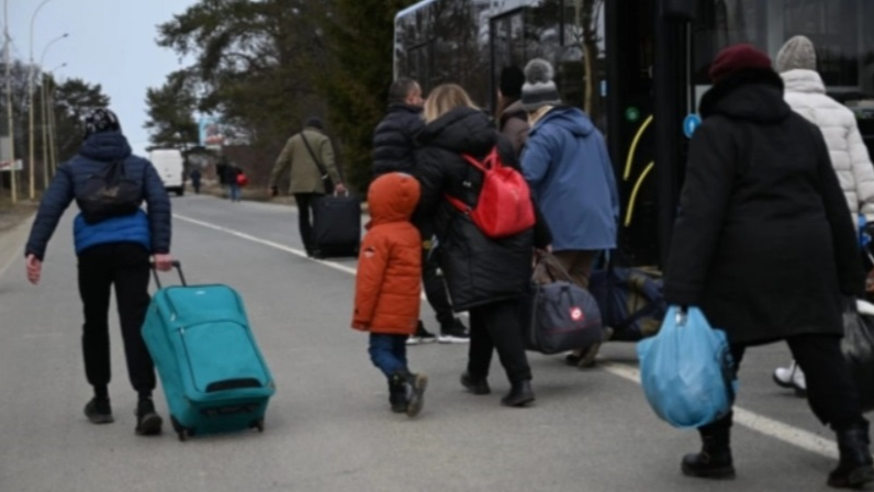 Благодійники покращують умови проживання переселенців у Нововолинську та Смідині