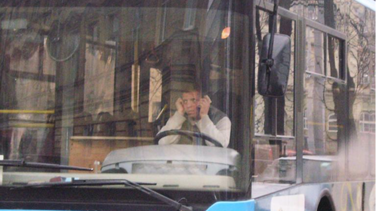 В Україні водіям та пасажирам автобусів заборонять вмикати музику і фільми