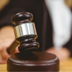 В Україні суд проти волі дружини покійного чоловіка постановив передати половину ембріонів його батькам