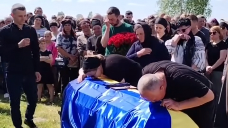 На Волині провели в останню дорогу Героя Івана Оксенчука