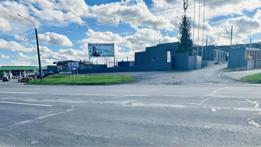 У Луцьку біля МРЕО продають базу за майже 2 мільйони доларів