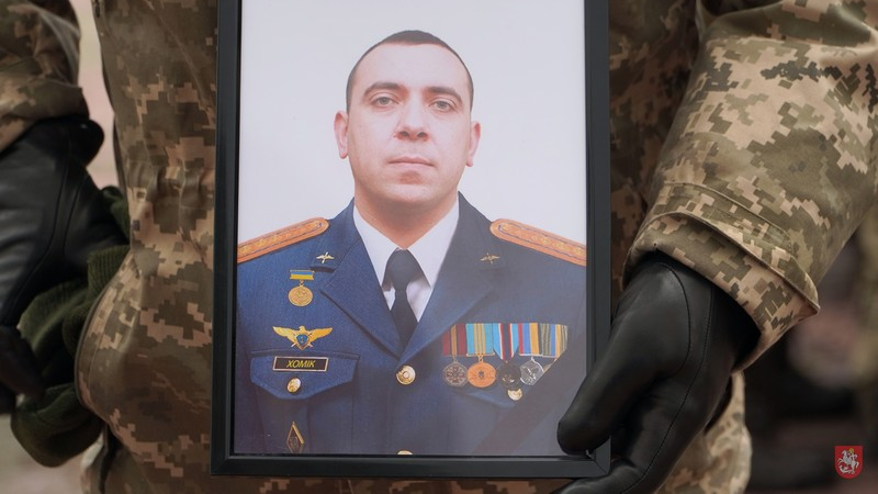 Батько та брат донині воюють: на Волині поховали Героя Сергія Хоміка