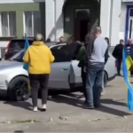 «За таких воюють наші хлопці?»: на Волині водій ледь не збив дітей під час прощання з загиблим воїном