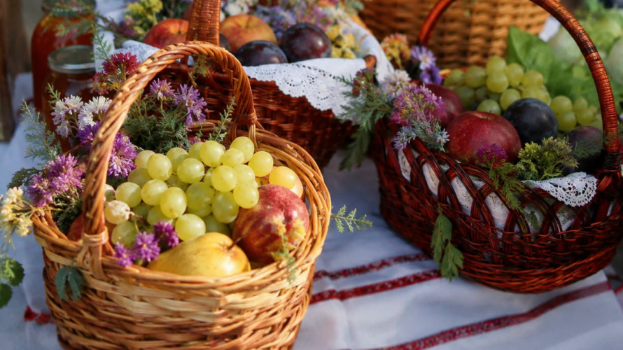 Що святять на Яблучний Спас: не лише яблука, а ці продукти до кошика кладуть даремно