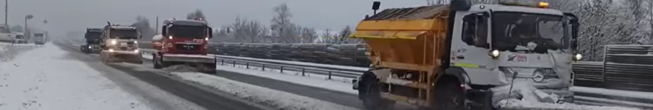 Волинь засипає снігом - очисна техніка працювала усю ніч. Відео