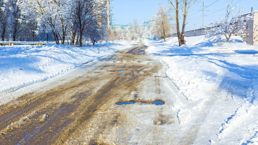 Весняні дороги: як водіям адаптувати стиль керування