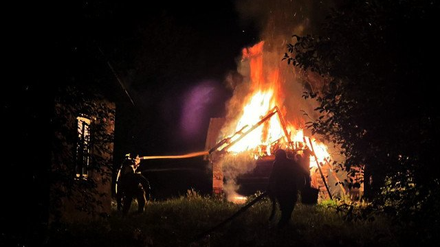 На Волині школяр підпалив дерев'яний хлів односельчанина, а судили його матір