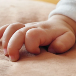 На Волині 2-річний хлопчик випив алкоголь і помер