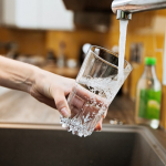 Вода з крана у Луцьку: чи можна її пити