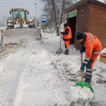 На Волині дорожники без вихідних розчищають наслідки снігопаду. Фото