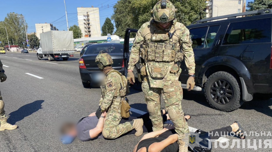 Волинські поліцейські затримали групу, що нелегально збувала зброю по Україні