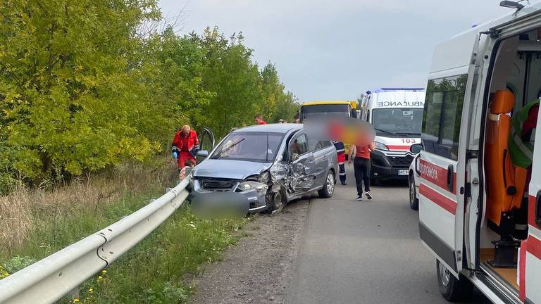 Травмувалися троє дорослих і двоє дітей: деталі аварії на Волині