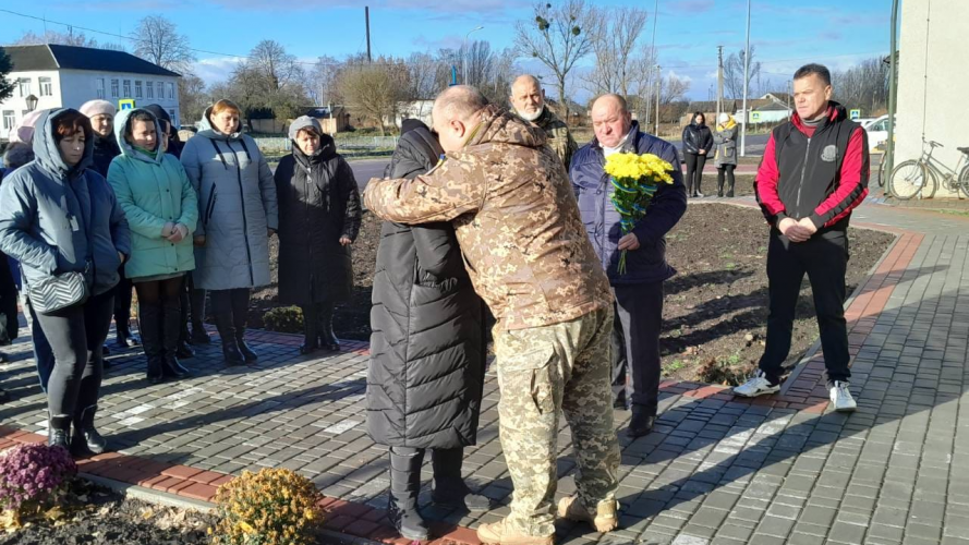 Рідним двох Героїв з Волині вручили їхні посмертні нагороди. Фото