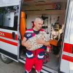 У Луцькому районі жінка народила в кареті швидкої: хлопчик з'явився на світ дорогою до лікарні