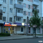 Проїзд частково ускладнений: у центрі Луцьку впала електроопора. Фото