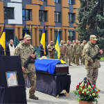 Понад півтора року вважався зниклим безвісти: на Волині провели в останню земну дорогу воїна Валерія Антонюка