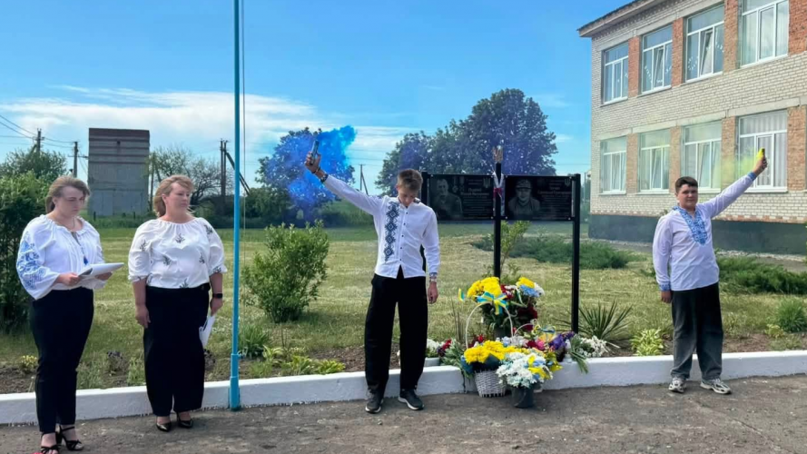 У школі на Волині відкрили меморіальну дошку випускнику-Герою Віталію Подзізею