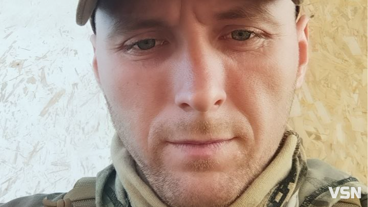 «Це якась наруга над загиблим!»: сімʼї Героя з Луцька двічі виготовили бракований пам'ятник