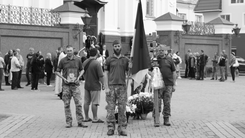 Поховання за майже вісім місяців після загибелі: у Луцьку попрощалися з Героєм Олександром Шевчуком