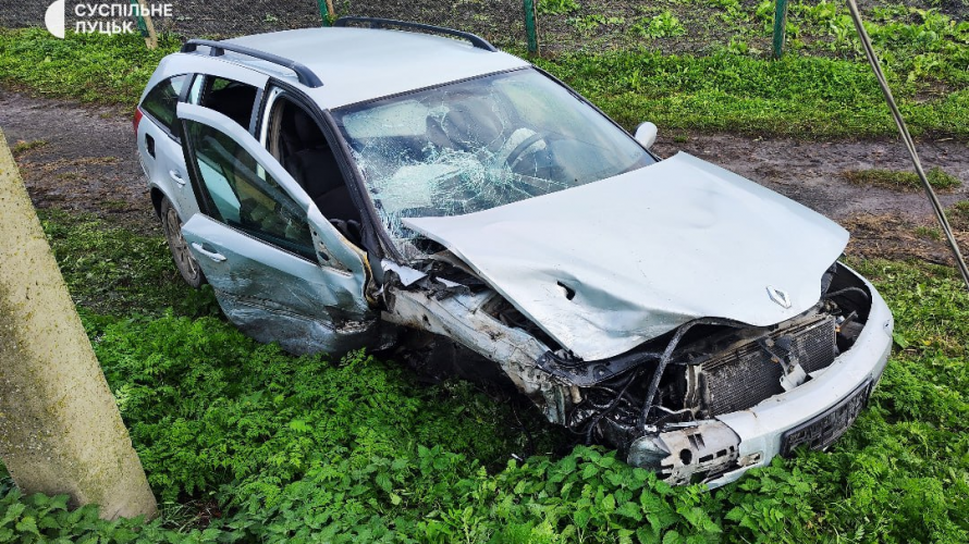 У ДТП на Волині зіткнулися два авто: одну з машин винесло на узбіччя