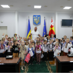 У Луцьку першокласники з пільгових сімей отримали свої перші шкільні портфелі