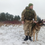 Кінолог з Волині тренує собак для охорони держкордону