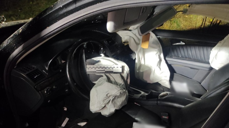 Вночі на Волині авто злетіло в кювет та перекинулось - водія та пасажира госпіталізували