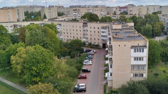 Його видно навіть із космосу: чим дивує найдовший будинок у Луцьку