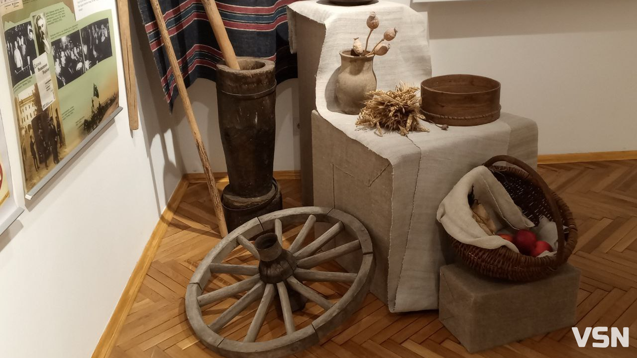 Люди їли кору дерев та жолуді: у Луцьку показали «Голодні жнива». Фоторепортаж