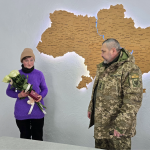 Залишився навіки молодим: матері загиблого Героя з Волині вручили його посмертну нагороду