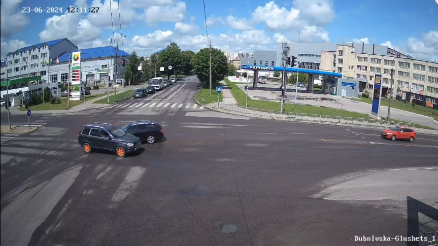 ДТП на перехресті у Луцьку: водій «Volvo» не надав перевагу в русі «Skoda»