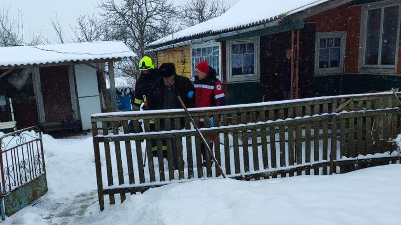 Рятувальники Волині допомогли медикам врятувати хворого: деталі