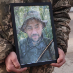Вітали з ювілеєм, а через кілька тижнів поховали на Волині біля батька, як заповів: спогади про молодого командира