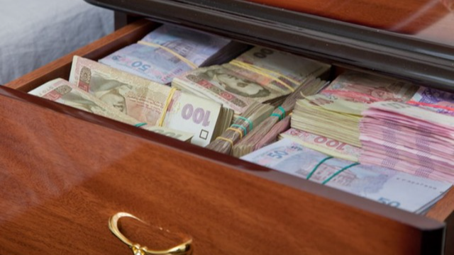 У Луцькому районі зі схованки волинянки у хаті невідомі винесли майже 4 тисячі доларів