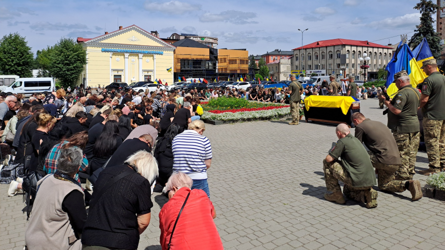 Більше місяця лікарі боролися за його життя, але серце не витримало: на Волині попрощались з Героєм Ігорем Фейдаком