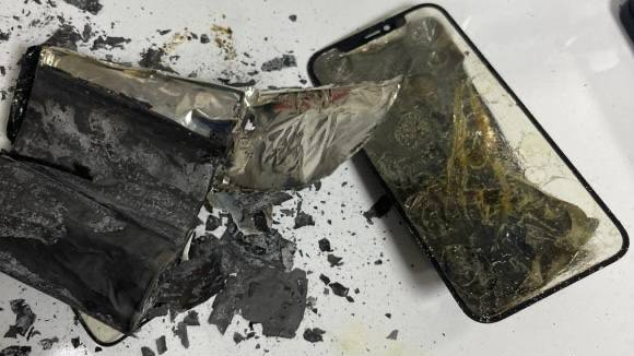 У школяра з Луцька в руках вибухнув iPhone