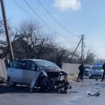 У селі на Волині зіткнулися два легковики: авто проламало паркан і вилетіло на подвір’я