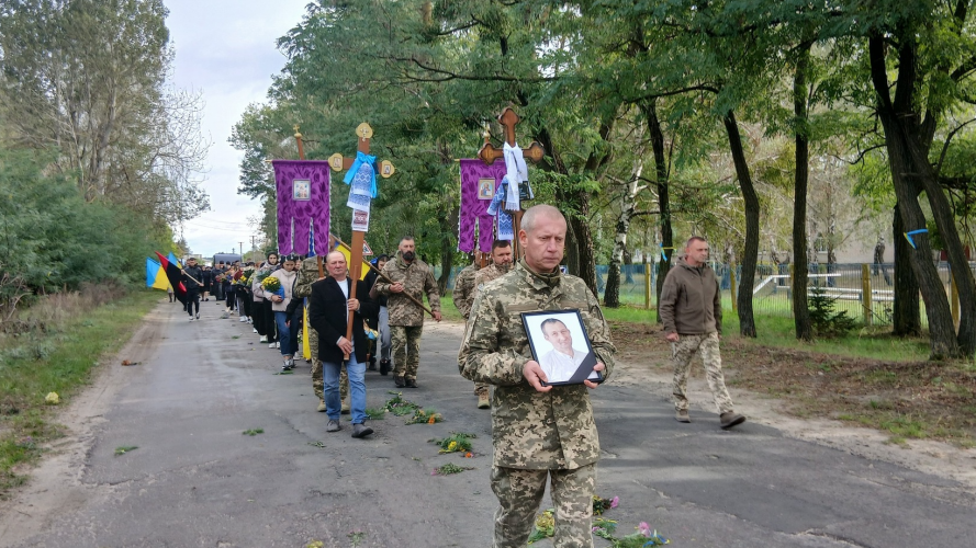 У липні мобілізували, а у вересні сповістили про загибель: на Волині попрощалися із загиблим захисником Віктором Карпуком