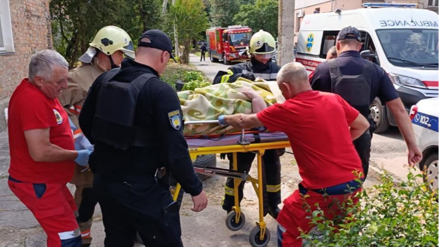 У місті на Волині рятувальники через вікно потрапили до квартири, щоб врятувати пенсіонерку
