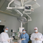 На Волині лікарі без великих розрізів видалили велику кісту яєчника