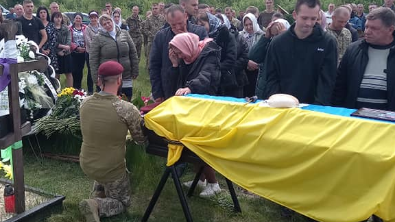 Загинув понад 2 місяці тому: на Волині поховали 24-річного Героя Владислава Богомаза. Фото