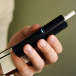 У Луцьку школяр приніс до ліцею електронну сигарету, судили його матір