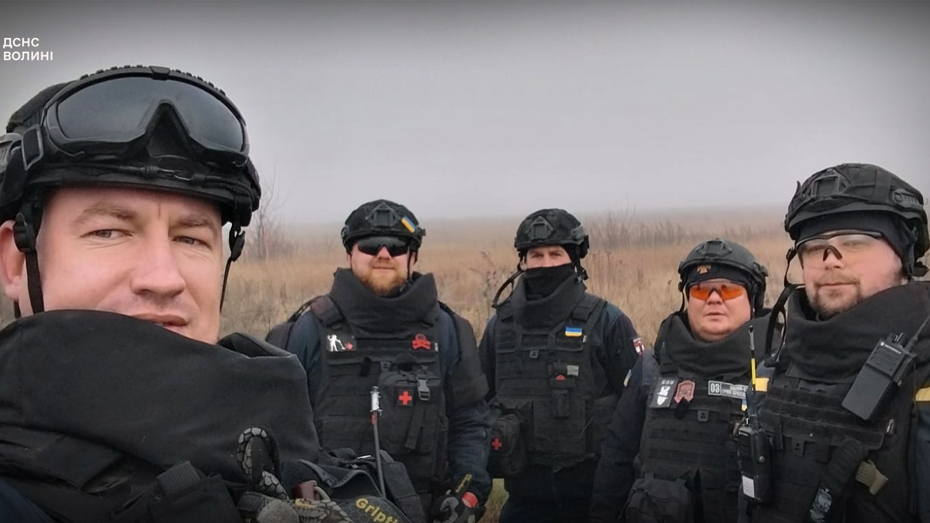 Кожен гектар під контролем: волинські піротехніки розміновують Харківщину