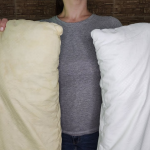 Як за 15 хвилин освіжити подушки та прибрати неприємні запахи