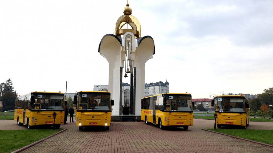Чотири громади Волині поповнили автопарк сучасними шкільними автобусами
