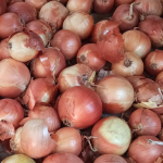 Пересипте цибулю цим засобом і забудете про гниль назавжди